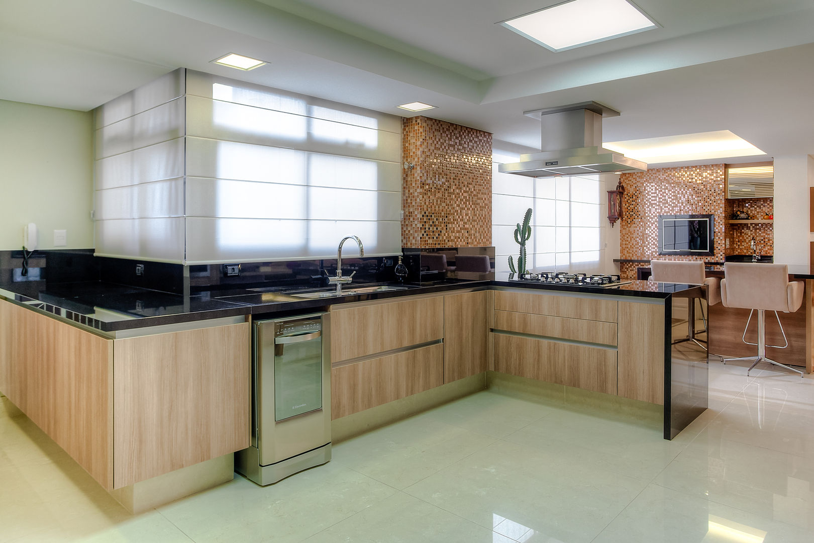Residência Juvevê, VL Arquitetura e Interiores VL Arquitetura e Interiores Classic style kitchen
