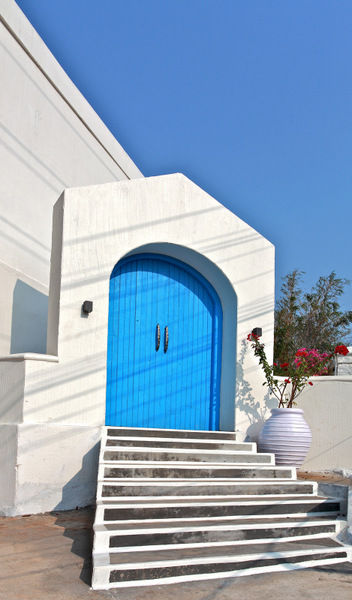 The Blue Door, Saloni Narayankar Interiors Saloni Narayankar Interiors Modern terrace