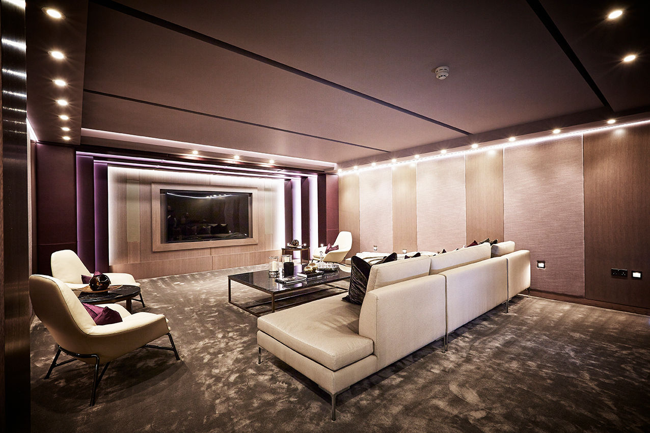 Basement Cinema Room Flairlight Designs Ltd クラシックデザインの 多目的室