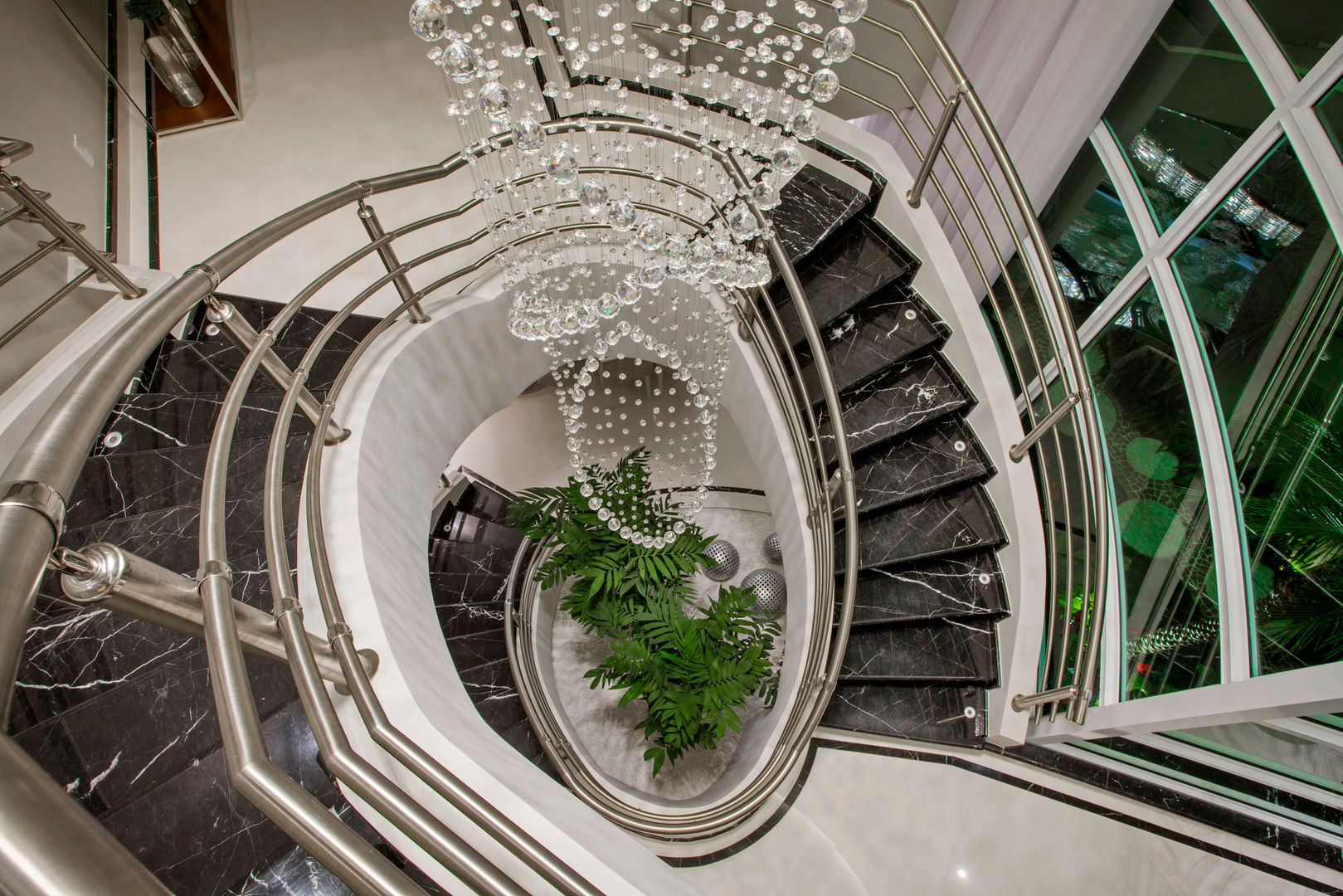 homify Modern Corridor, Hallway and Staircase Marble