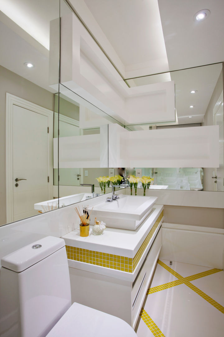 homify Modern style bathrooms