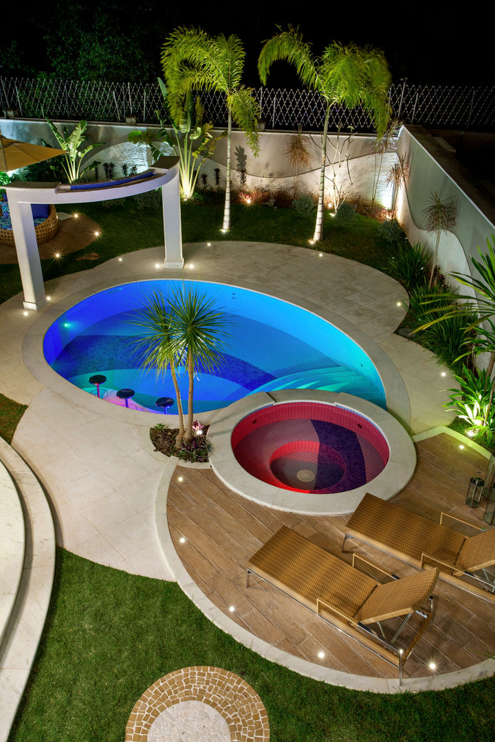 homify Modern pool