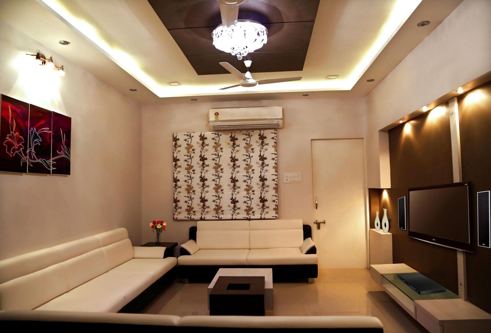 Dr. Mahesh Dama - 3 BHK Pent-house Interior, ZEAL Arch Designs ZEAL Arch Designs Nowoczesny salon Kanapy i fotele