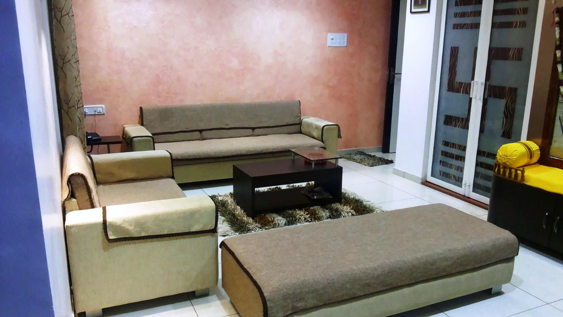 Ahokbhai Shah - 3 BHK Flat Interior, ZEAL Arch Designs ZEAL Arch Designs Klassieke woonkamers Sofa's & fauteuils