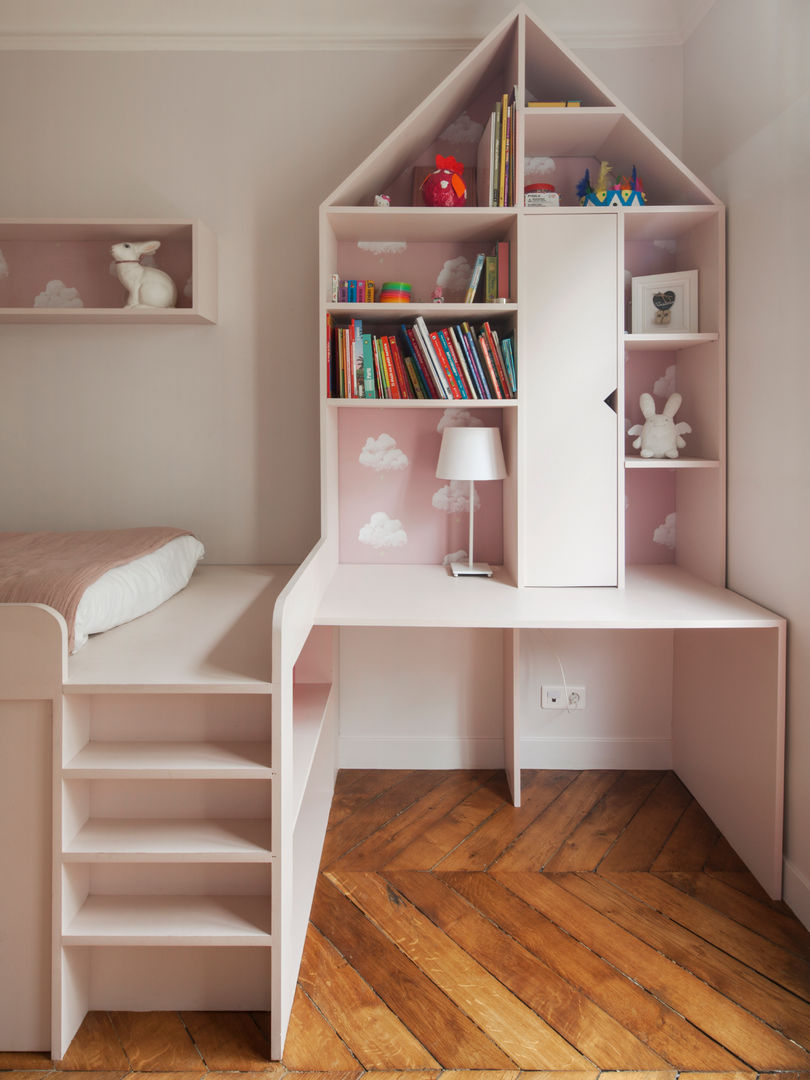 Vicky - Appartement familial de 80 m2 aux Batignolles, Batiik Studio Batiik Studio Nursery/kid’s room Desks & chairs