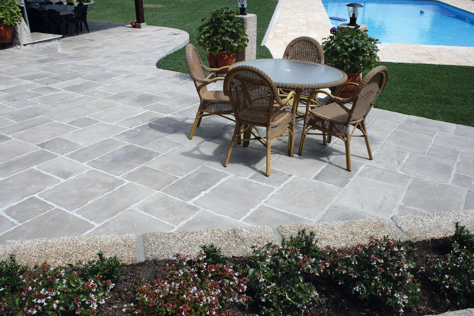 Garden pavement Fabistone مسبح