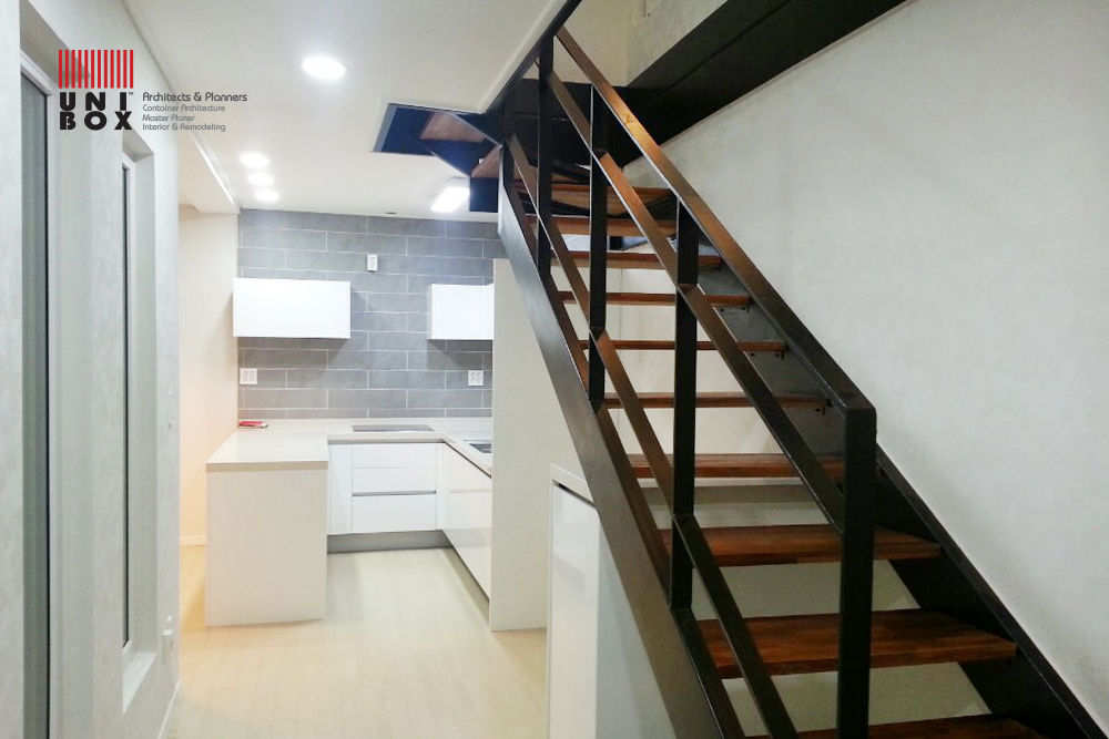 homify Modern Corridor, Hallway and Staircase