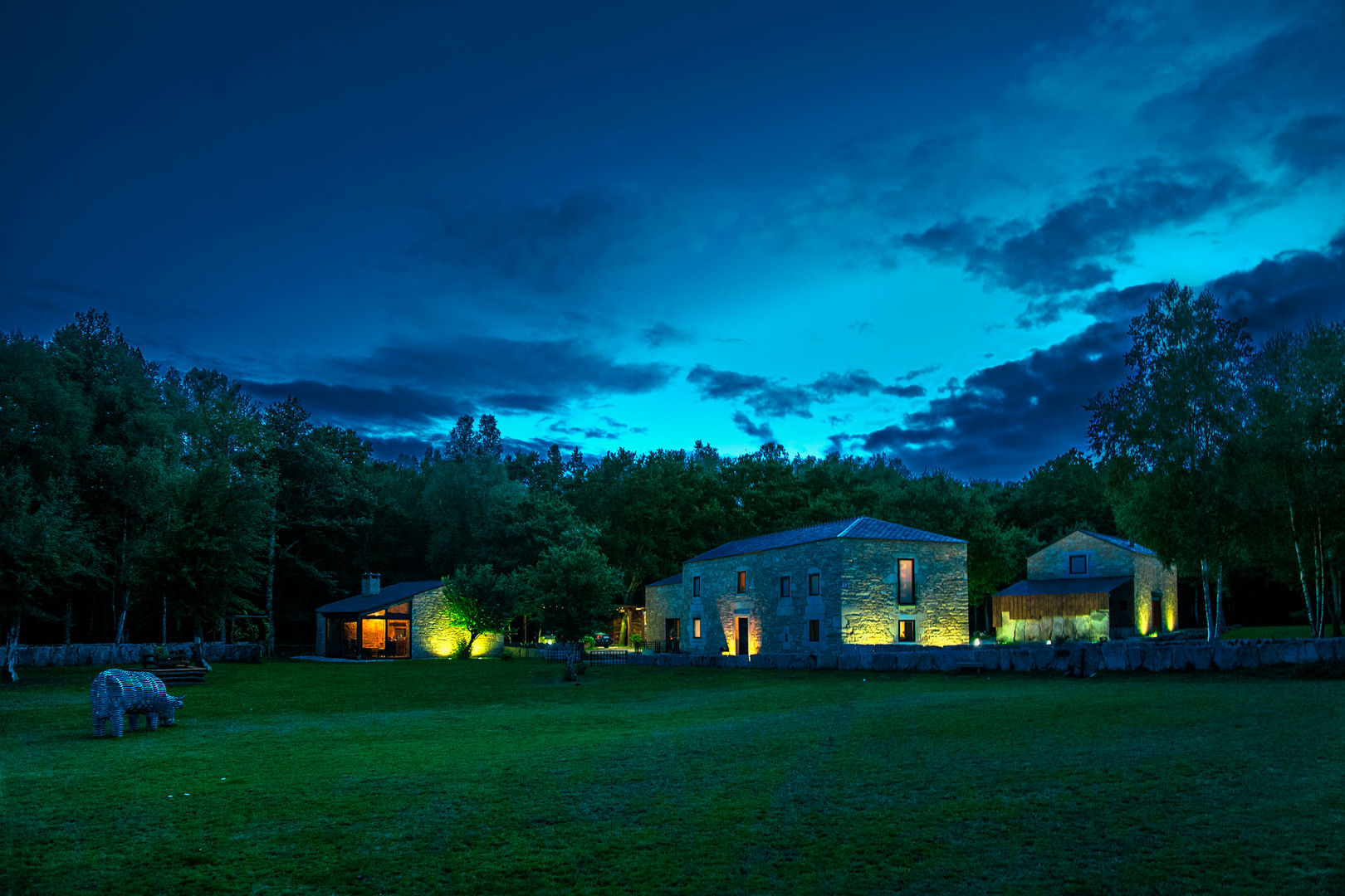 Un refugio en el campo con mucho arte, Belén Sueiro Belén Sueiro Modern home