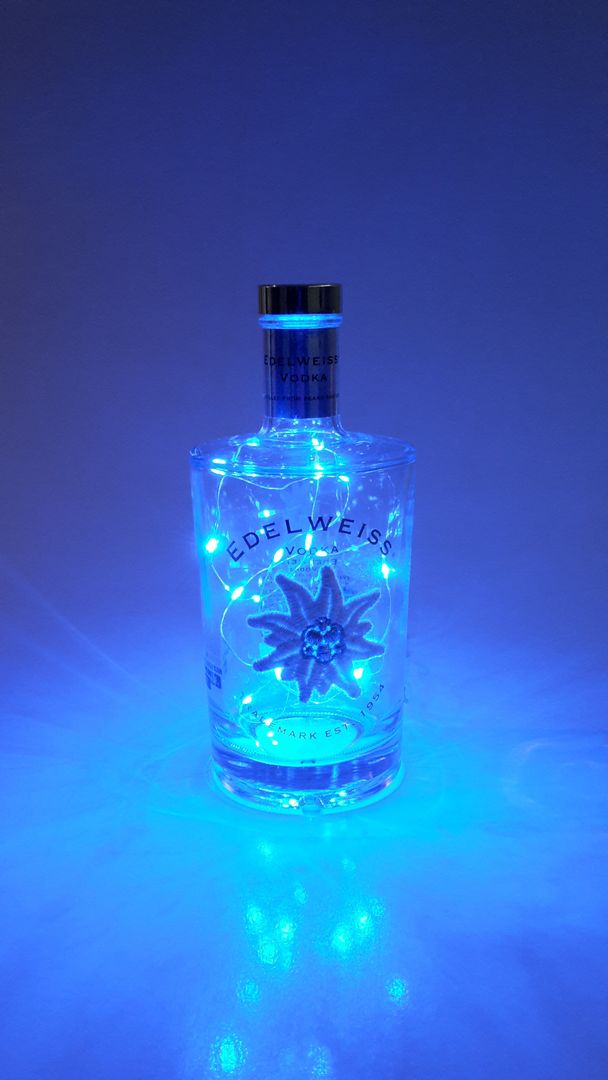Ambiente LED Flaschen Deko , Cocktailtumblers Cocktailtumblers Salas de estilo moderno Azulejos Iluminación
