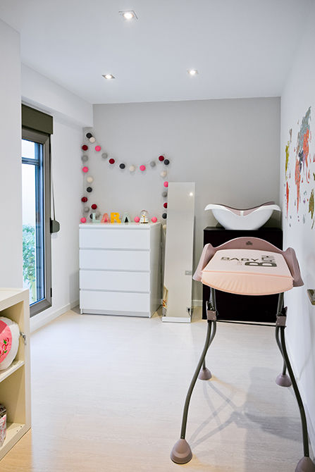 Casa Manises - Una vivienda para la vida moderna , Chiralt Arquitectos Chiralt Arquitectos Nursery/kid’s room