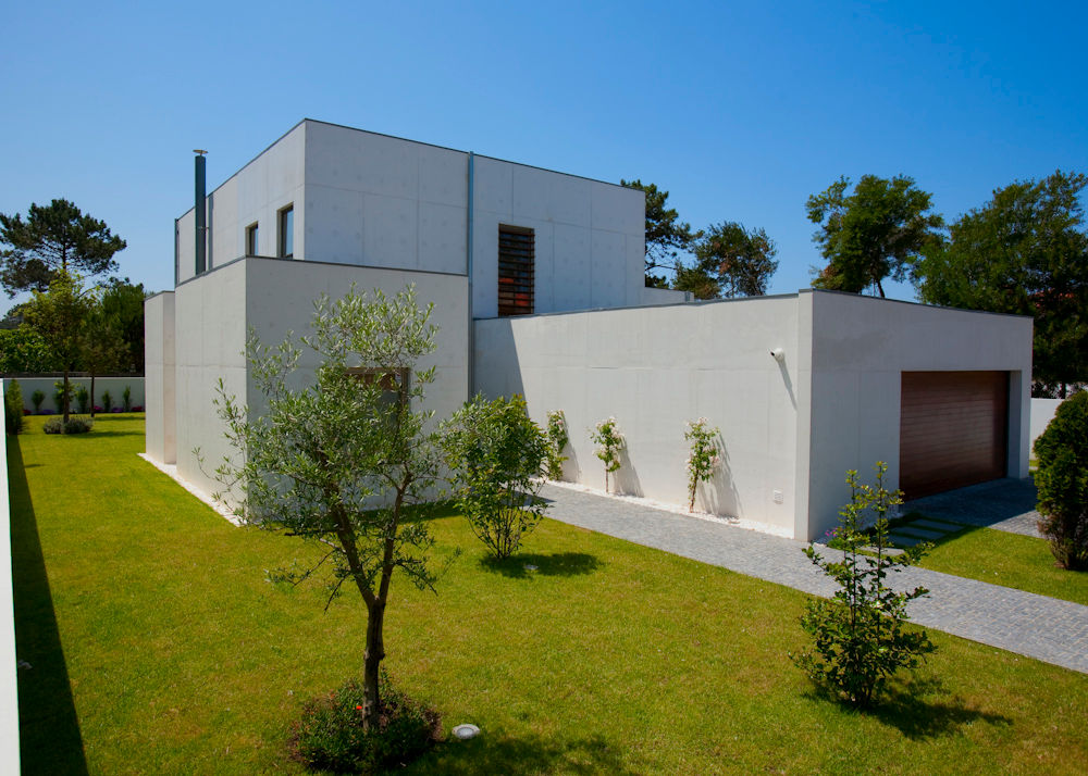 Moradia CE, RDLM Arquitectos associados RDLM Arquitectos associados Moderne Häuser