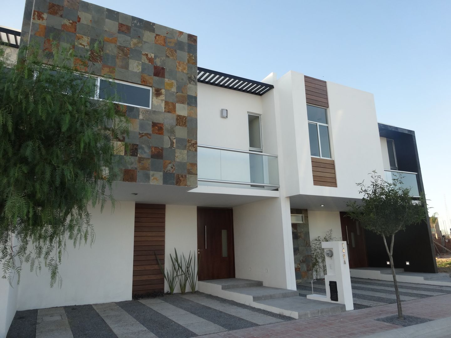 Casas DVL, CONSTRUCTORA ARQOCE CONSTRUCTORA ARQOCE Rumah Modern