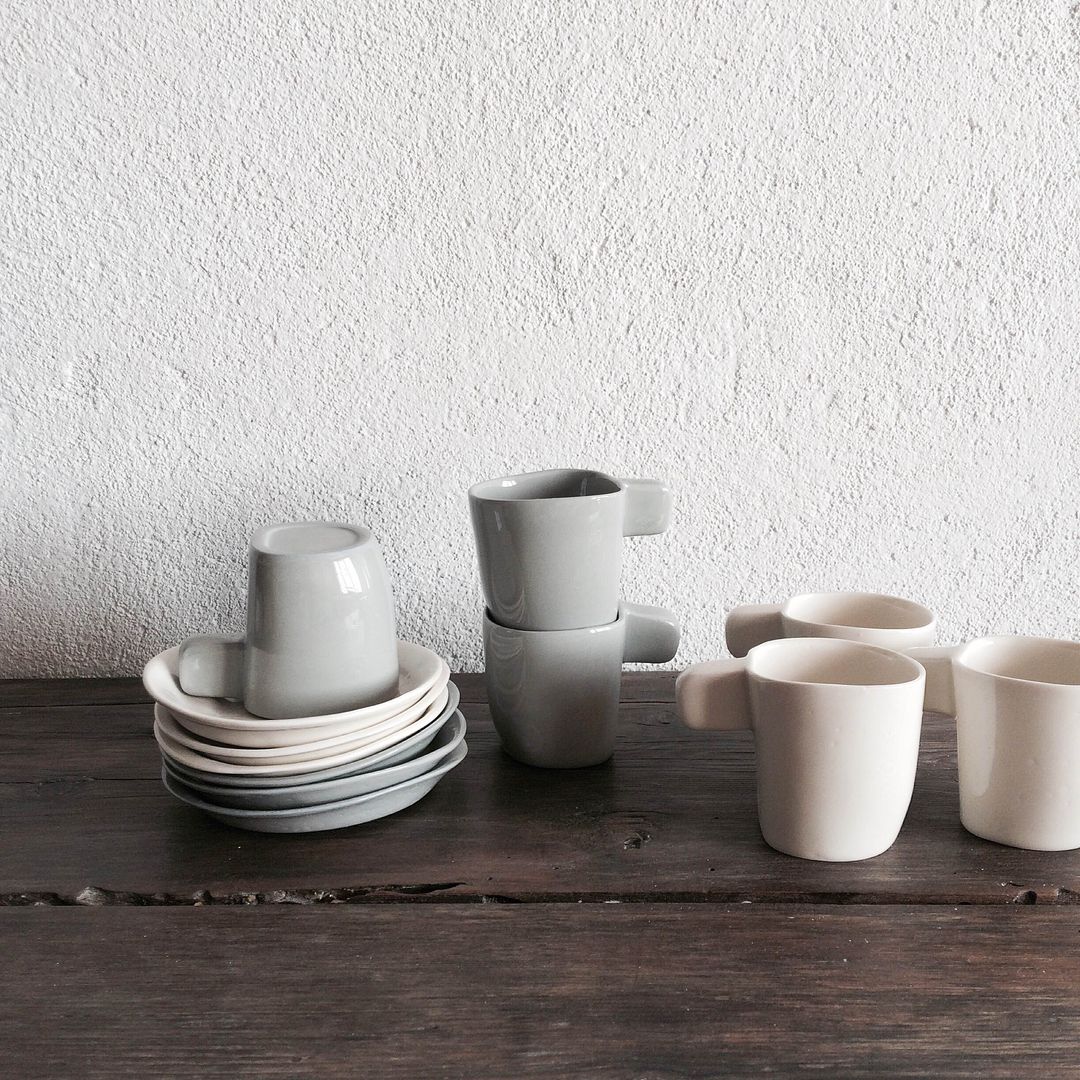 Ceramics, Margarida Fabrica Margarida Fabrica ミニマルデザインの キッチン 食器＆ガラス製品