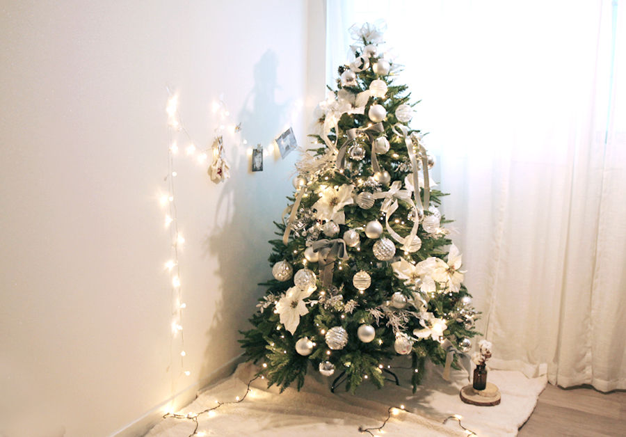 Christmas tree , the flowermarket the flowermarket منازل ديكورات واكسسوارات