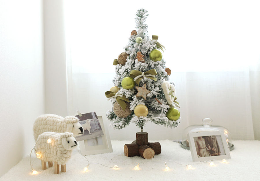 Christmas tree , the flowermarket the flowermarket Casas de estilo rural Accesorios y decoración