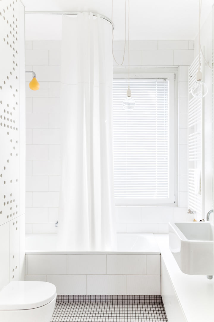 homify Minimalist style bathroom Ceramic