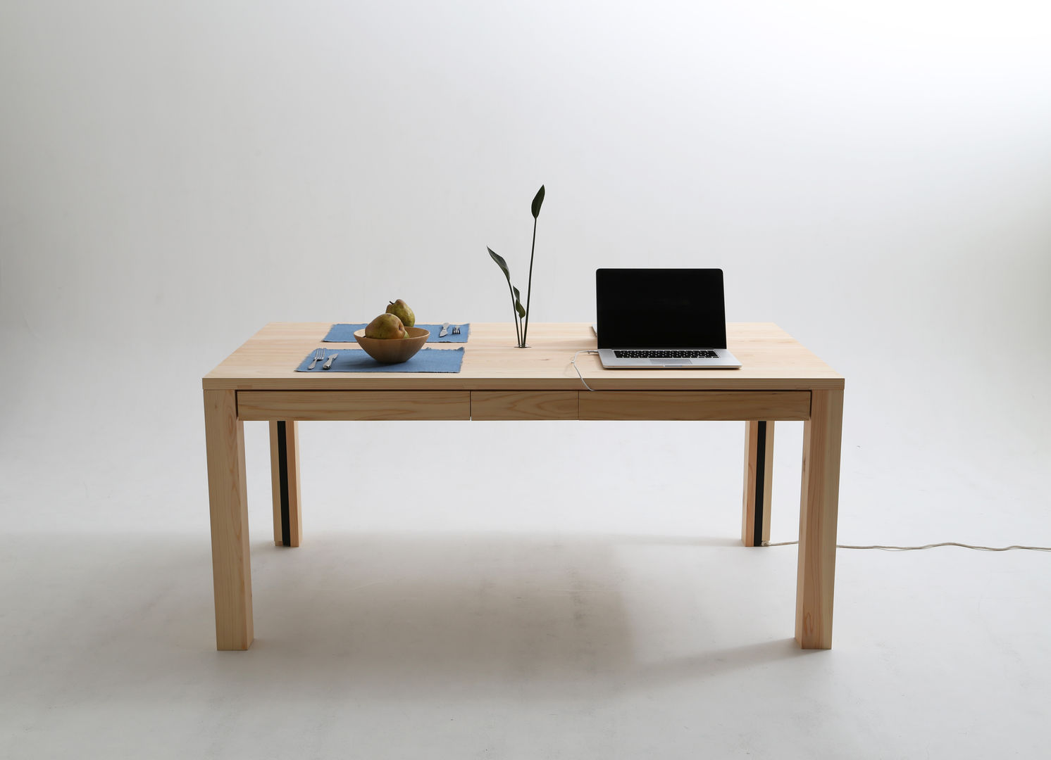 CONSENTABLE/MT homify Ruang Makan Modern Kayu Wood effect Tables