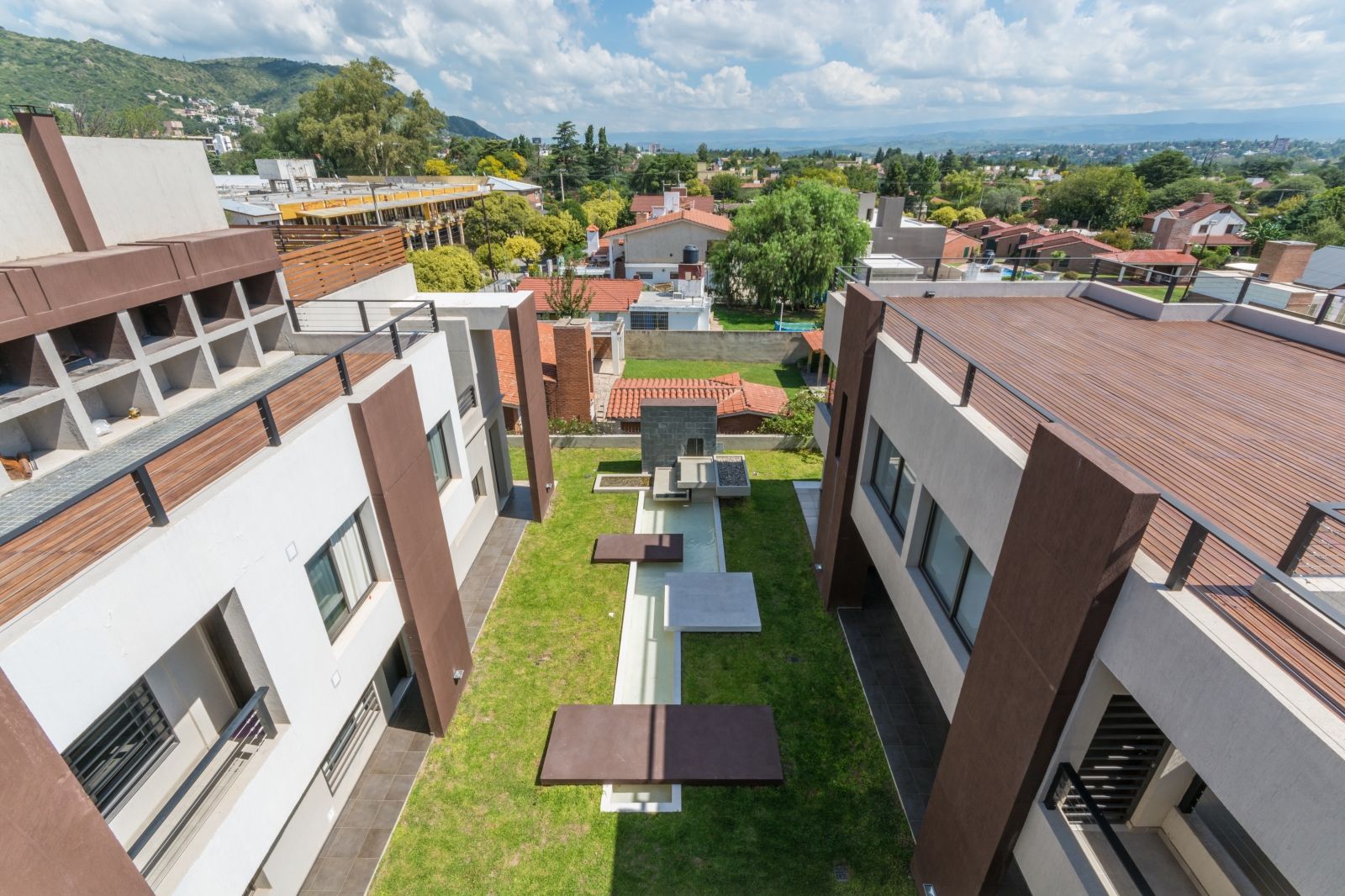 PORTAL SANTA RITA, CELOIRA CALDERON ARQUITECTOS CELOIRA CALDERON ARQUITECTOS Taman Modern