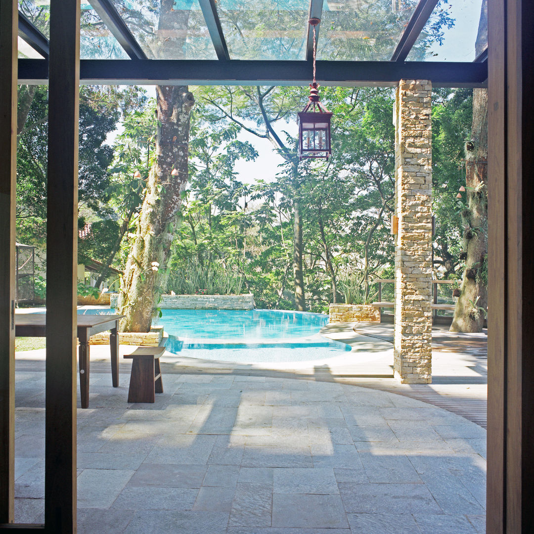 Casa Gávea - Rio de Janeiro, Maria Claudia Faro Maria Claudia Faro Rustic style balcony, veranda & terrace Stone