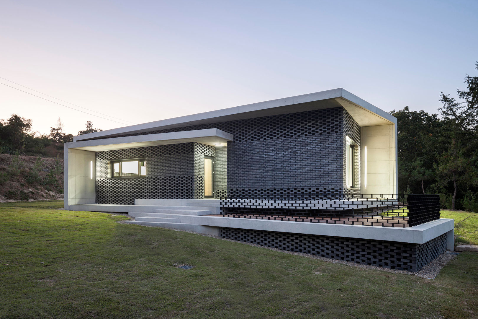 Gutters and Downspouts : House in Gyopyeong-Ri, studio origin studio origin Moderne huizen