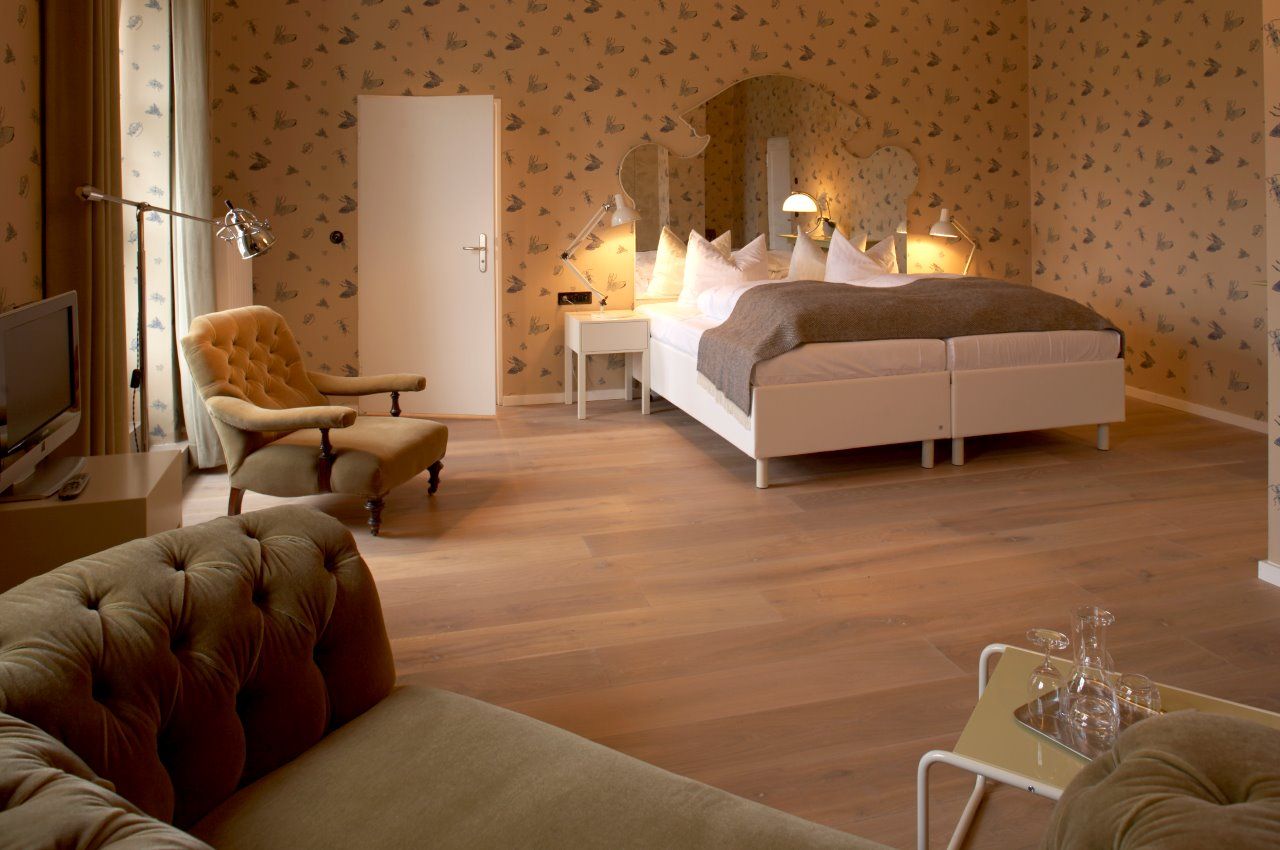 Bedroom Hotel Das Kranzbach Dennebos Flooring BV Espacios comerciales Derivados de madera Transparente Hoteles