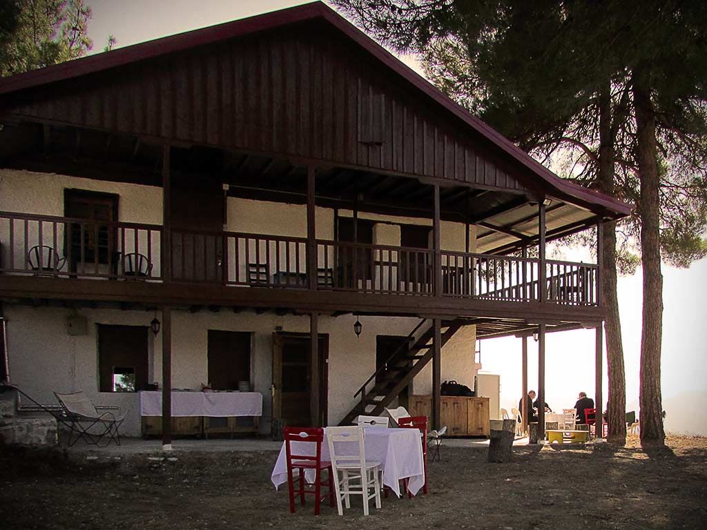 Tarsus Amerikan Koleji Yayla Evi , Mimar Damla Demircioğlu Mimar Damla Demircioğlu Country style balcony, veranda & terrace