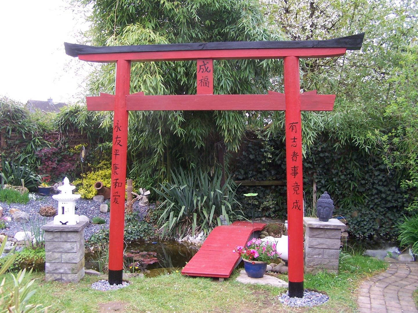 Bau eines Japanischen Torii, Waldeck-Upcycling-Products Waldeck-Upcycling-Products Jardines de estilo asiático