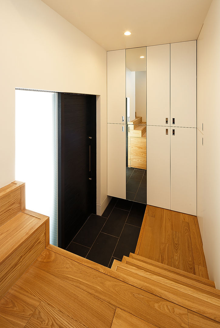 haus-note 一級建築士事務所haus 北欧スタイルの 玄関&廊下&階段 木 木目調