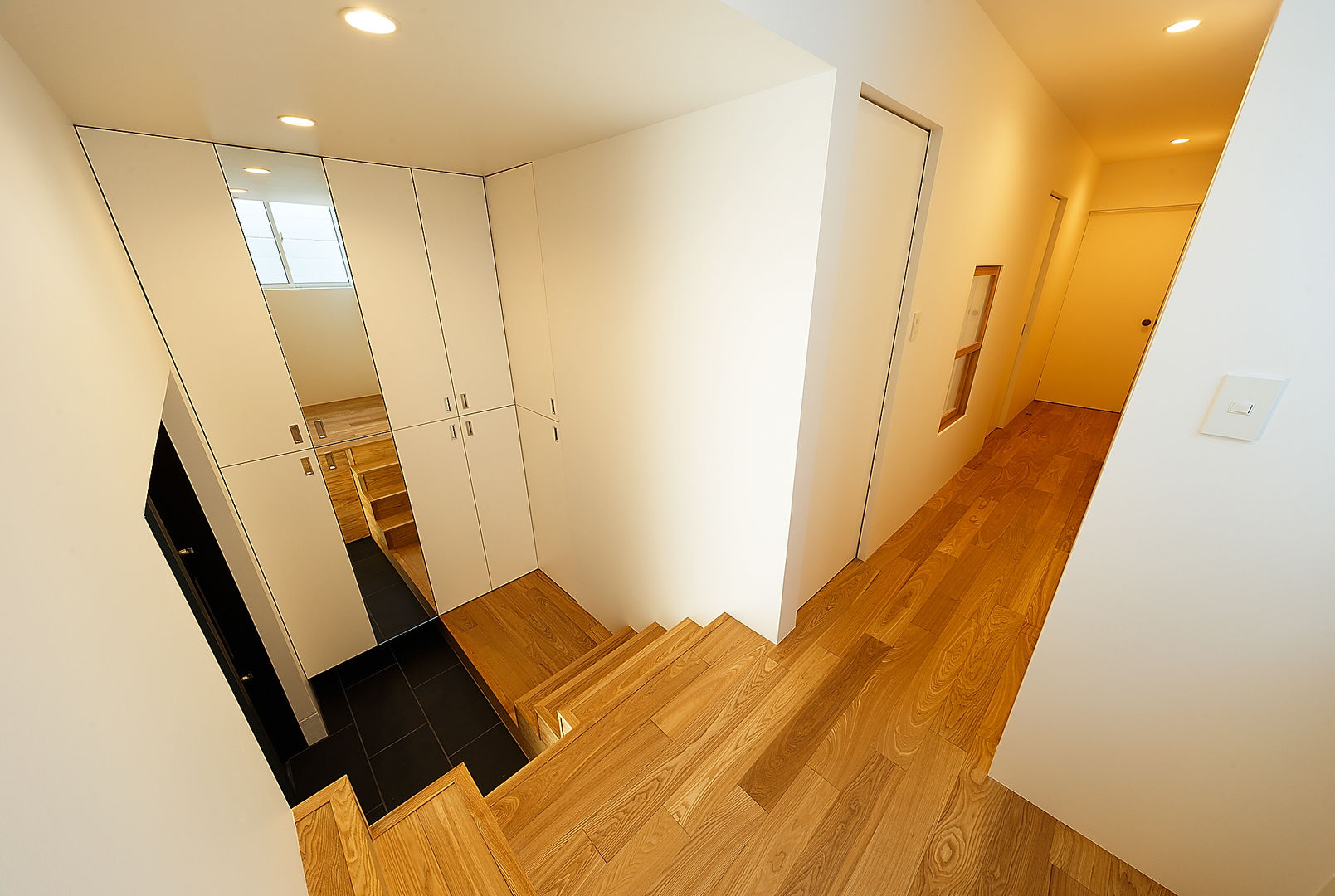 haus-note, 一級建築士事務所haus 一級建築士事務所haus 斯堪的納維亞風格的走廊，走廊和樓梯 木頭 Wood effect