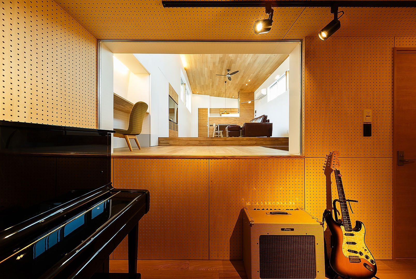 haus-note 一級建築士事務所haus 北欧デザインの 多目的室 木 木目調