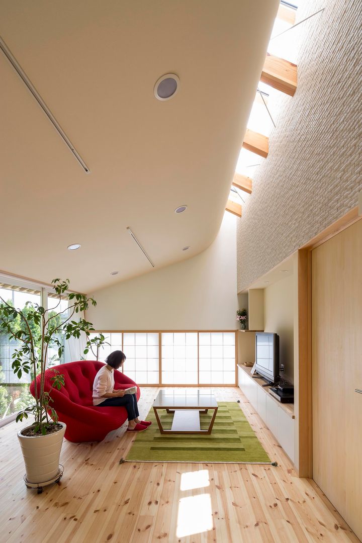 光カーテンのある家, スズケン一級建築士事務所/Suzuken Architectural Design Office スズケン一級建築士事務所/Suzuken Architectural Design Office Modern living room Tiles