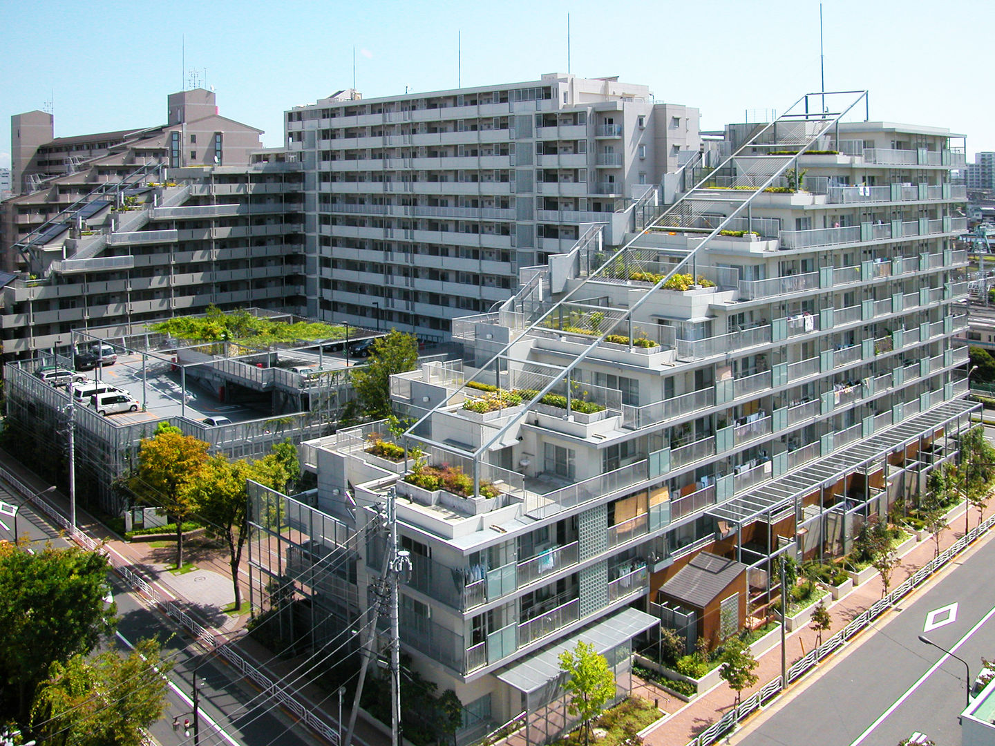 緑の環境の集合住宅2, ユミラ建築設計室 ユミラ建築設計室 Modern Houses