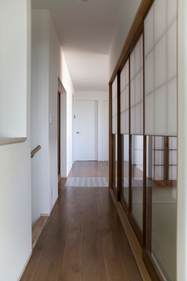 西陣の家, 村松英和デザイン 村松英和デザイン Eclectic style corridor, hallway & stairs