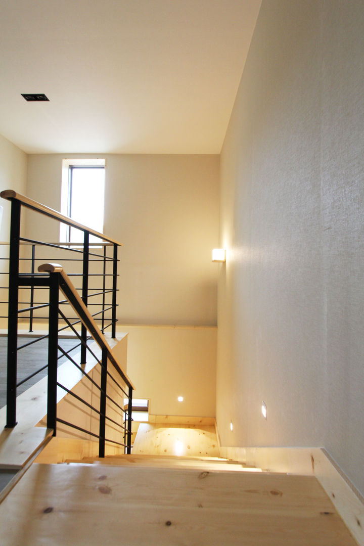 homify Pasillos, vestíbulos y escaleras de estilo moderno