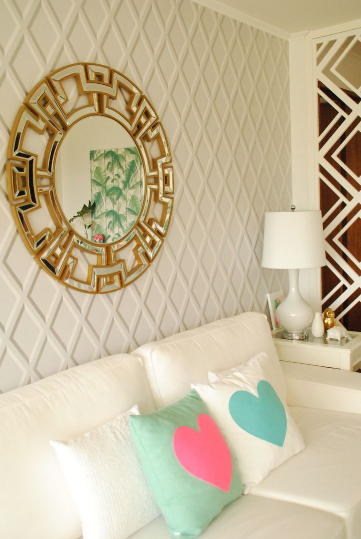 Pedaço de sol! - Decoração de sala de estar e jantar, White Glam White Glam モダンデザインの リビング