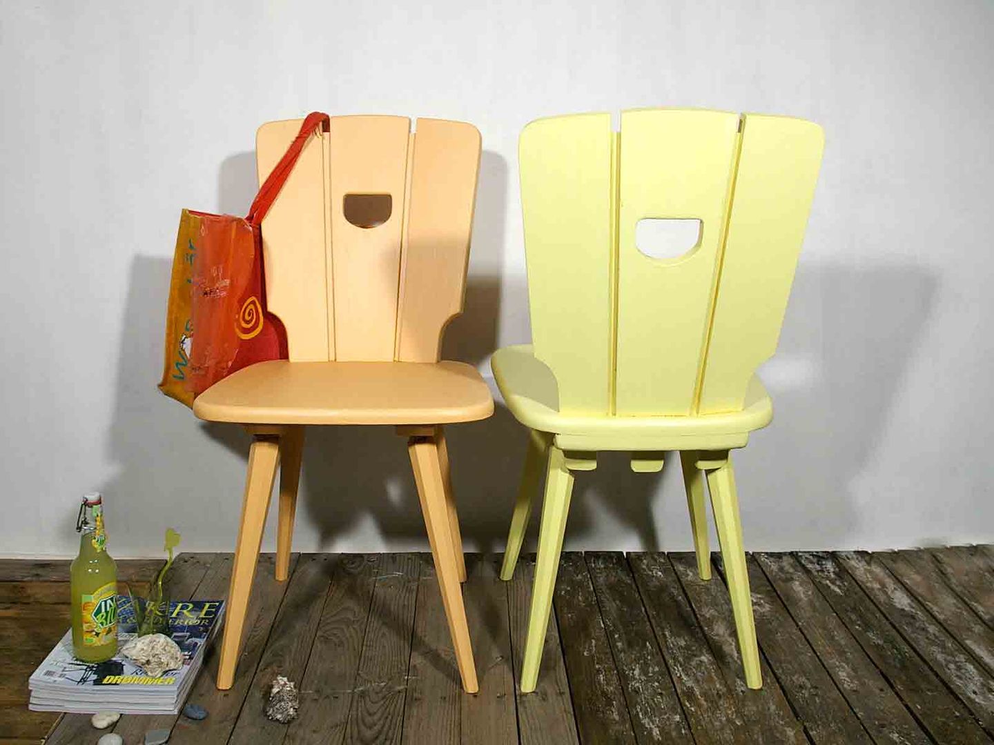 2 Holzstühle, pastellfarbenes Set, Küchenstühle, Schlüter Home Design (restyled ) Schlüter Home Design (restyled ) مطبخ خشب Wood effect طاولات وكراسي