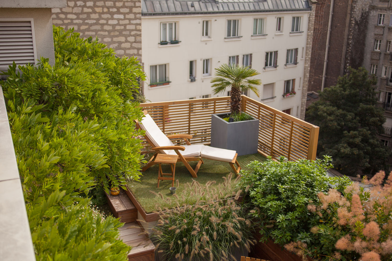 Duplex parisien, L'esprit au vert L'esprit au vert Balcon, Veranda & Terrasse modernes