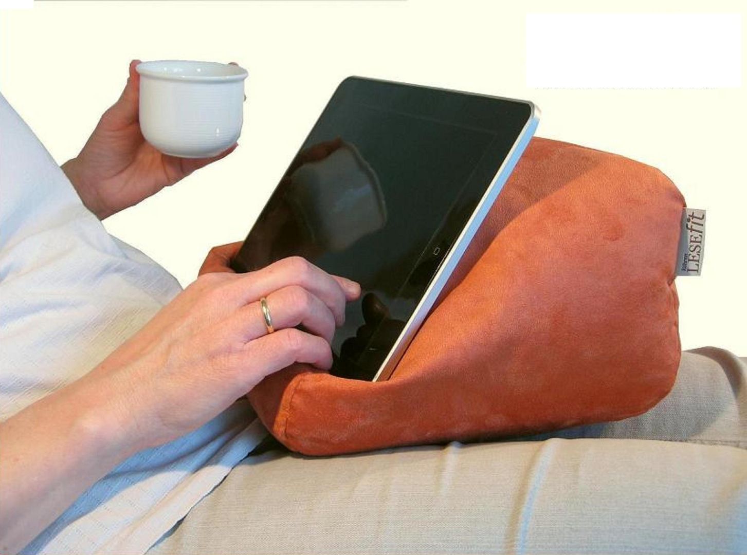 Tablet-Kissen Lesekissen - LESEfit soft, der echte Sitzsack für Buch & e-Book-Reader, antirutsch elastan-frei für Bett & Couch / terracotta, RÖHREN WOHNideen RÖHREN WOHNideen 客廳 配件與裝飾品