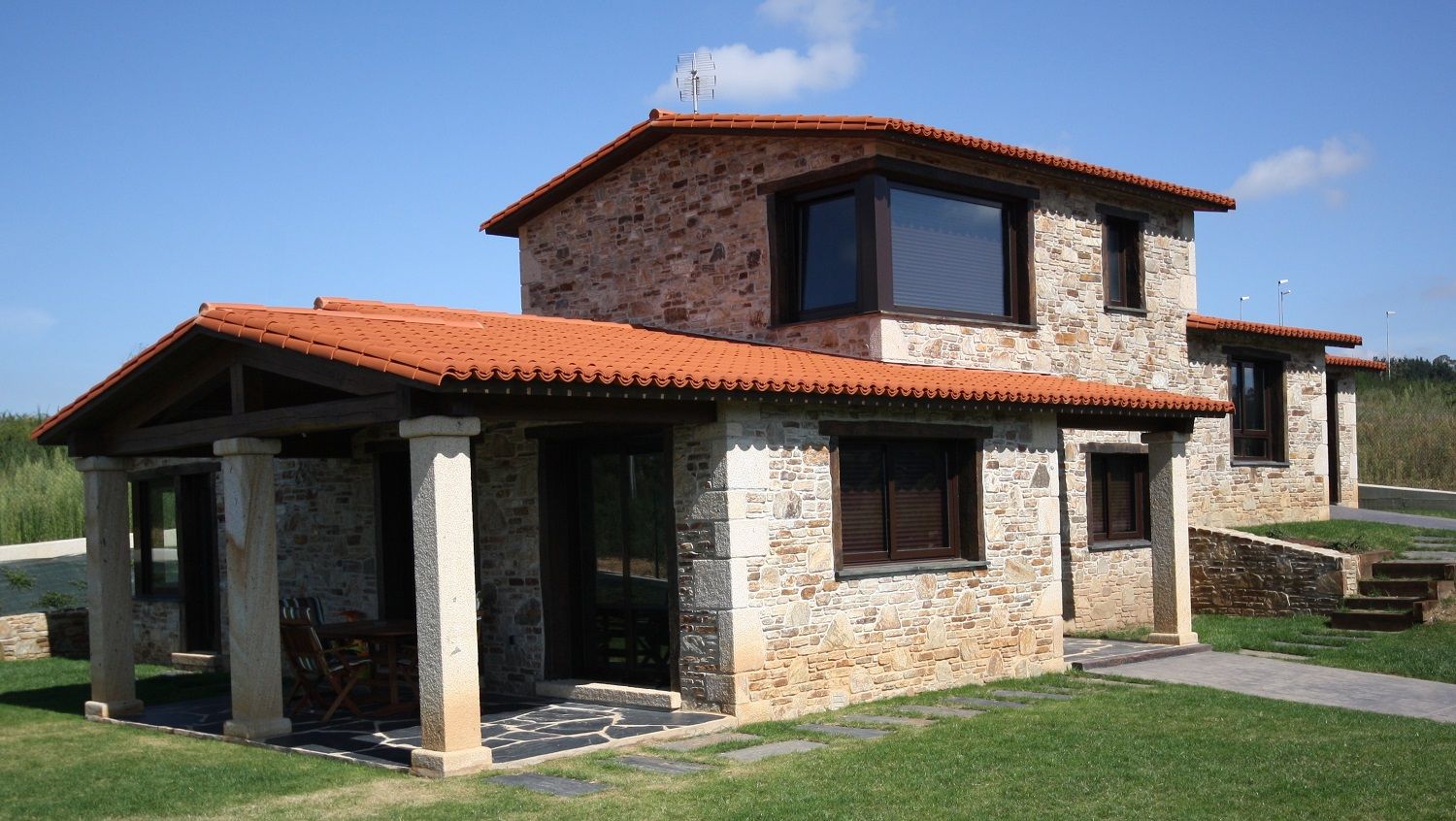 Reforma de casa de campo, Construcciones F. Rivaz Construcciones F. Rivaz 組合屋