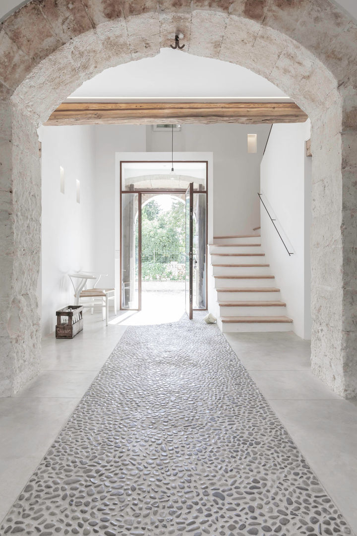 FELANITX RENOVATION, munarq munarq Rustic style corridor, hallway & stairs