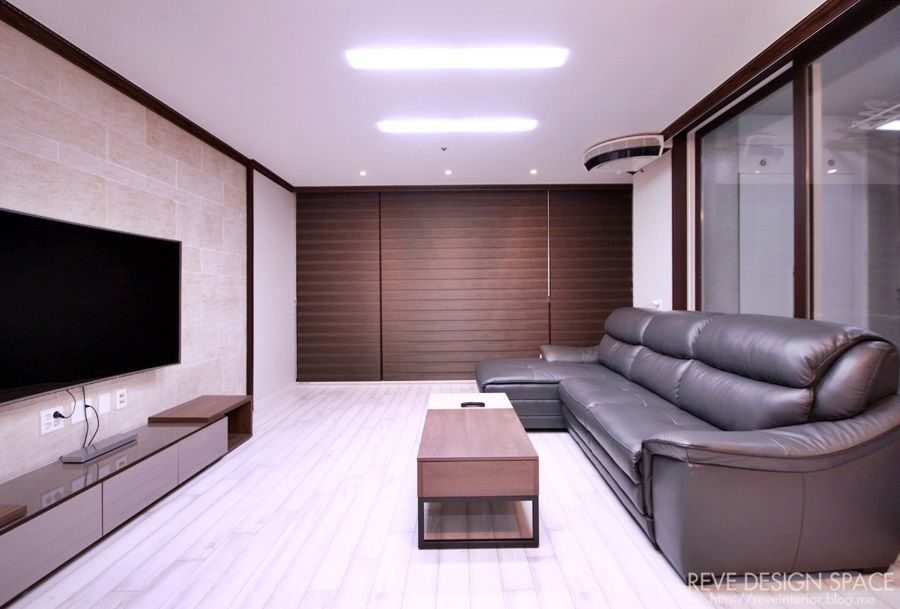 동탄아파트인테리어 능동 푸른마을두산위브 30평 인테리어, 디자인스튜디오 레브 디자인스튜디오 레브 Ruang Keluarga Modern