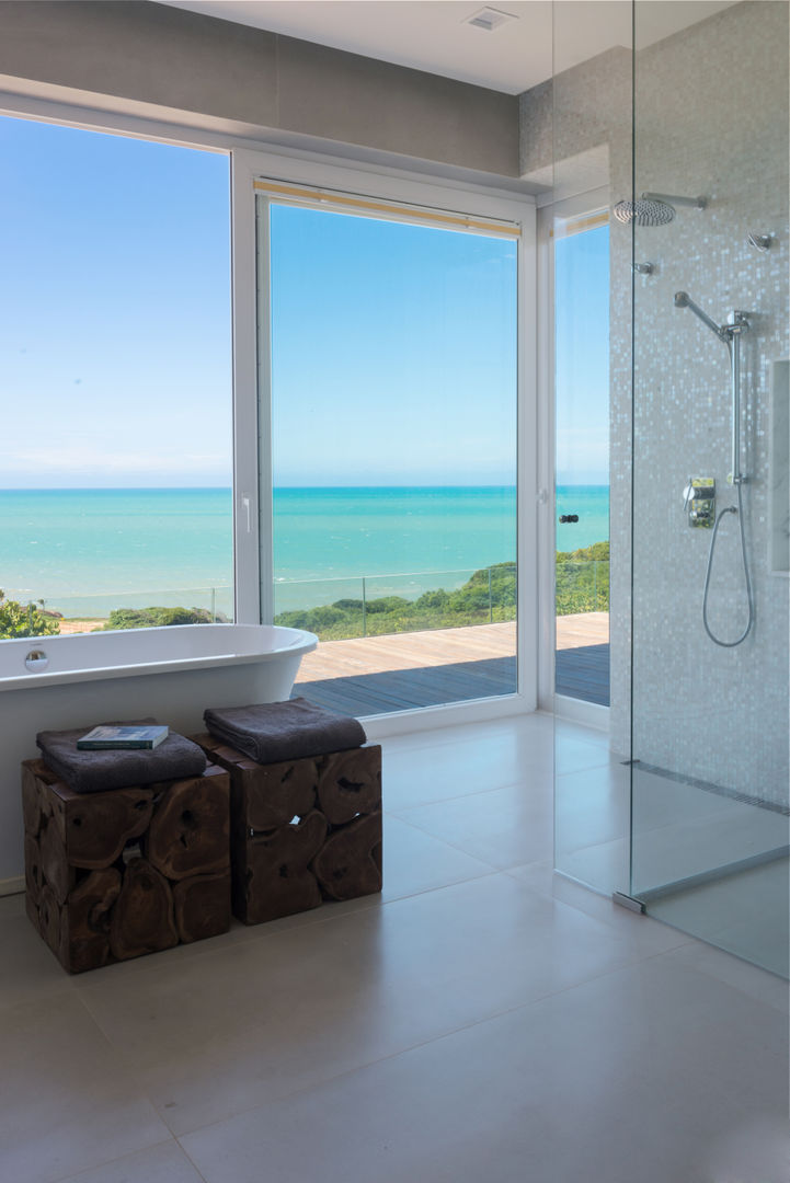 WR House, Renata Matos Arquitetura & Business Renata Matos Arquitetura & Business Tropical style bathrooms Bathtubs & showers