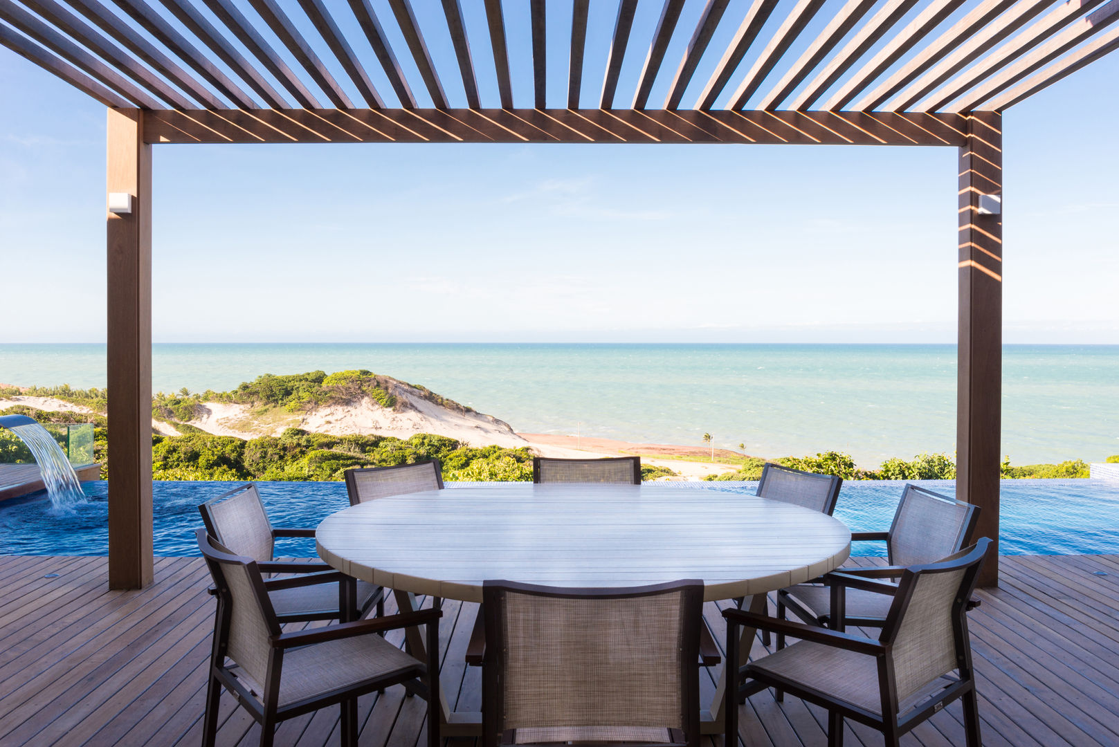 WR House, Renata Matos Arquitetura & Business Renata Matos Arquitetura & Business Tropical style balcony, porch & terrace Wood Wood effect