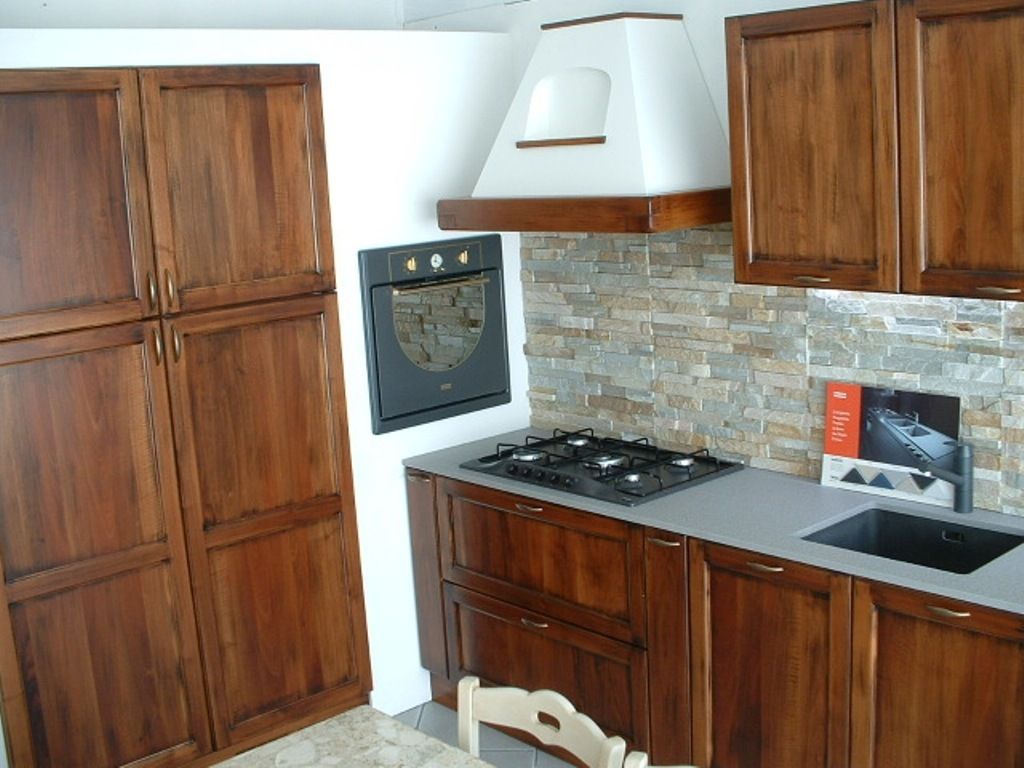 Alcune nostre realizzazioni..., Cucine Vibo di Olivero Bruno e c. sas Cucine Vibo di Olivero Bruno e c. sas Rustic style kitchen