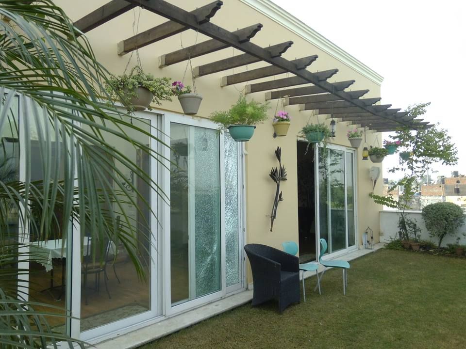 Exterior Painting , Quik Solution Quik Solution Mediterranean style balcony, porch & terrace