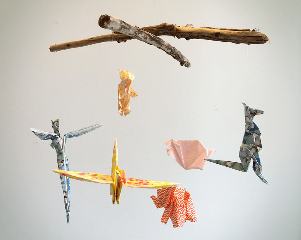 Mobile Celeste en origami, Little Cureuil Little Cureuil Modern Kid's Room Paper Accessories & decoration