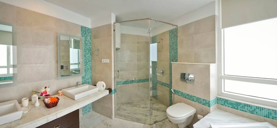 J. P. GREENS FLAT, Spaces Architects@ka Spaces Architects@ka Modern bathroom Plumbing fixture,Sink,Tap,Mirror,Property,Bathroom,Shower,Fixture,Interior design,Floor