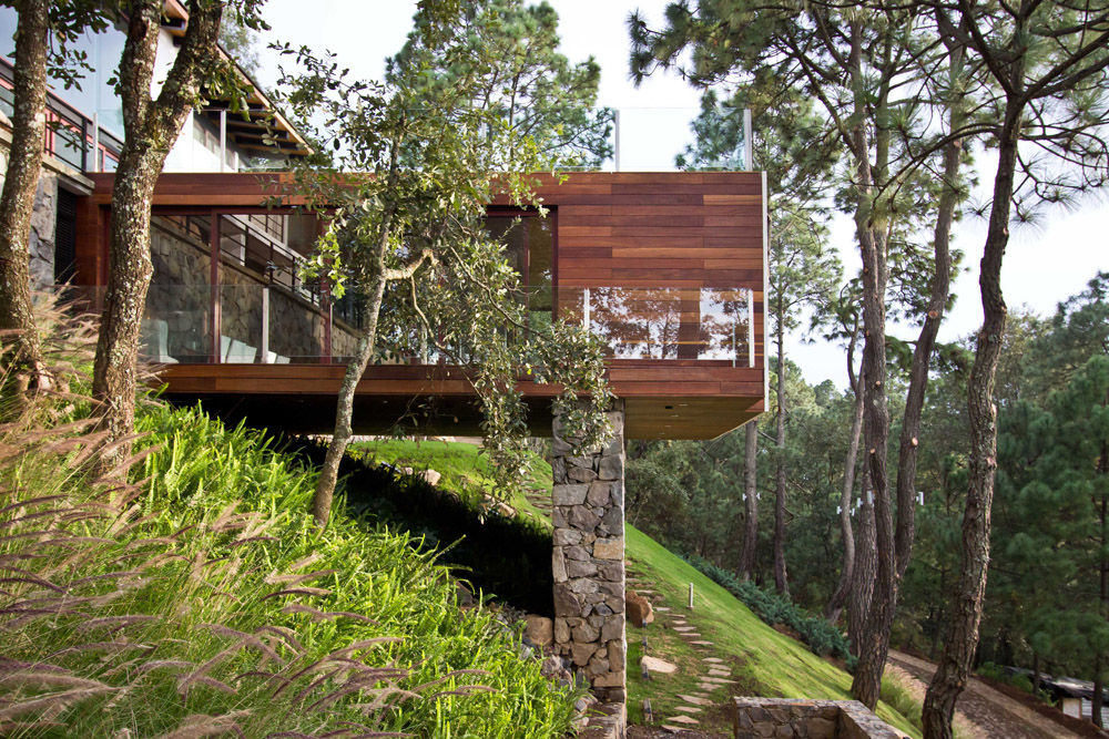 La casa en el bosque, EMA Espacio Multicultural de Arquitectura EMA Espacio Multicultural de Arquitectura Casas modernas