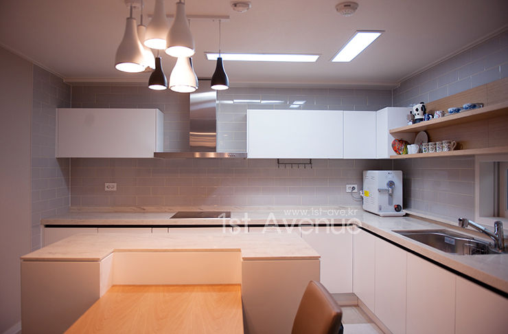 내 아이를 위한 센스있는 고집, 퍼스트애비뉴 퍼스트애비뉴 Cocinas modernas: Ideas, imágenes y decoración