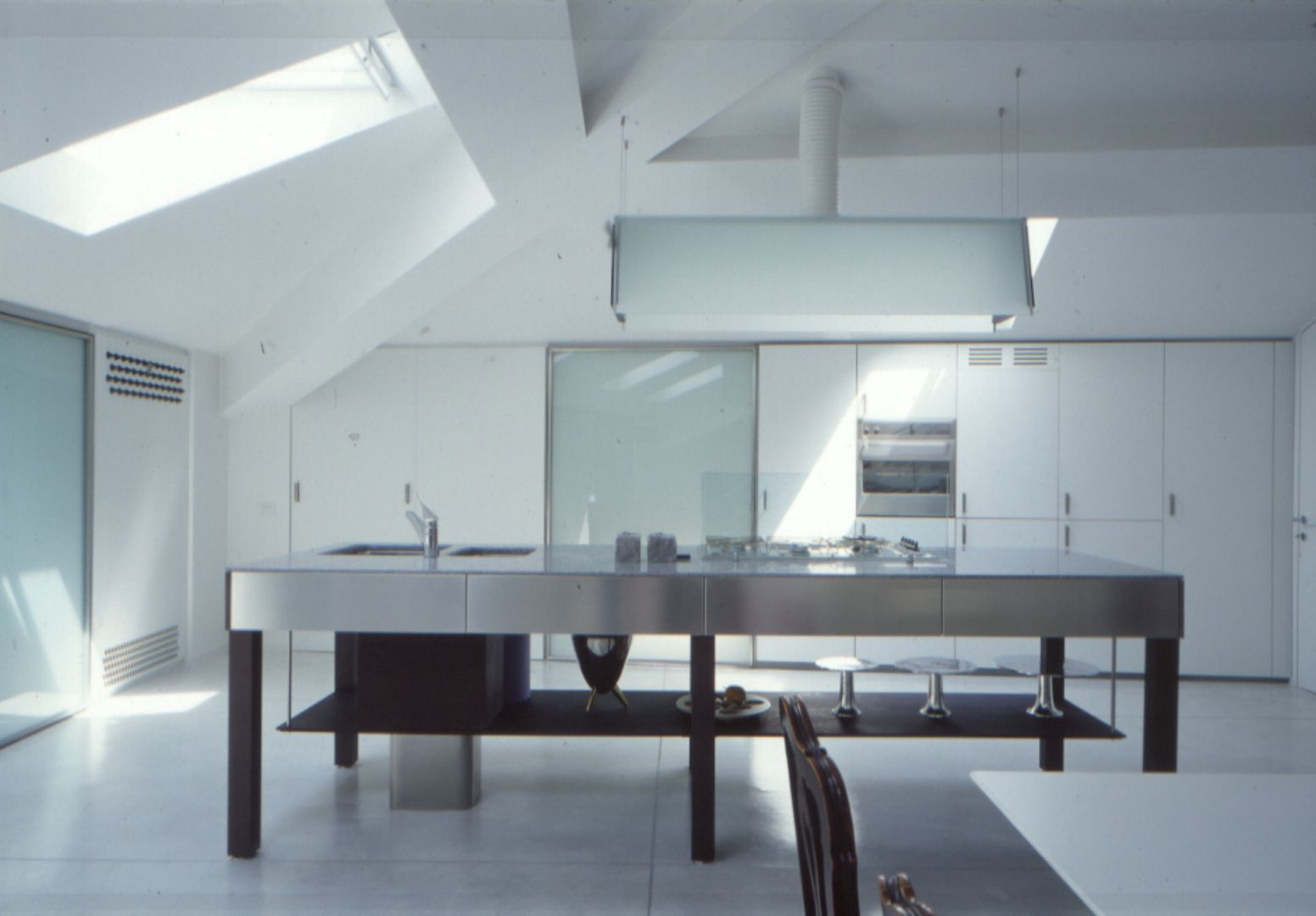 Una mansarda a Mantova, Benedini & Partners Benedini & Partners ミニマルデザインの キッチン